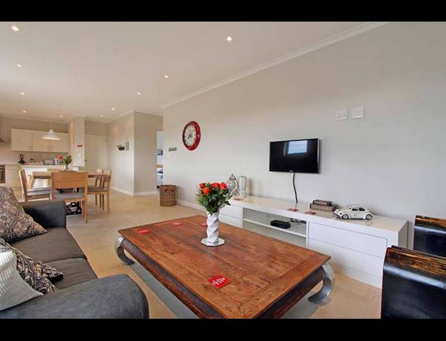 2 BEDROOM PROPERTY TO RENT IN MUIZENBERG